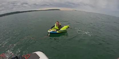Bouée tractée sur le Bassin d'Arcachon, activité nautique fun en famille